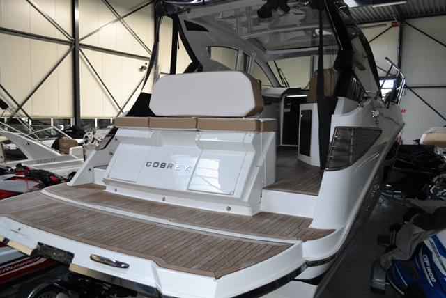 Motorboot Cobrey 33 HT 2x220PS 2018