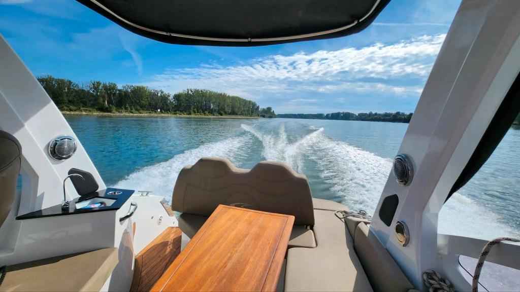 Motorboot Cobrey 28 SC