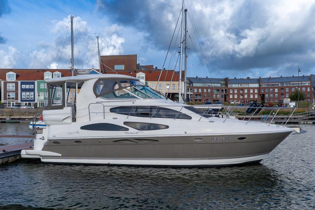 Motorboot keine Angabe Cruisers 415