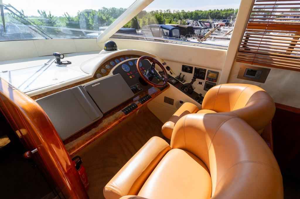 Motorboot Fairline 55 Squadron