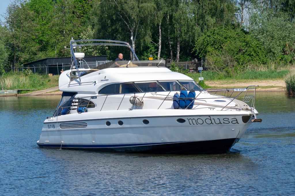 Motorboot Fairline 55 Squadron