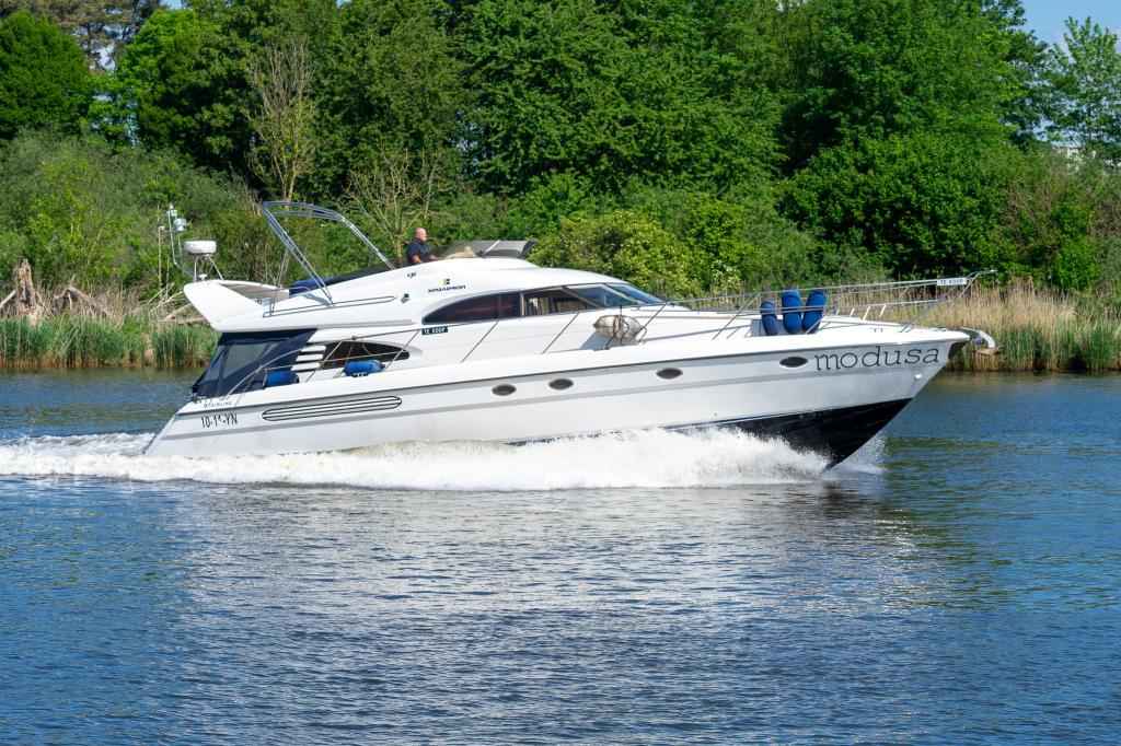 Motorboot Fairline 55 Squadron