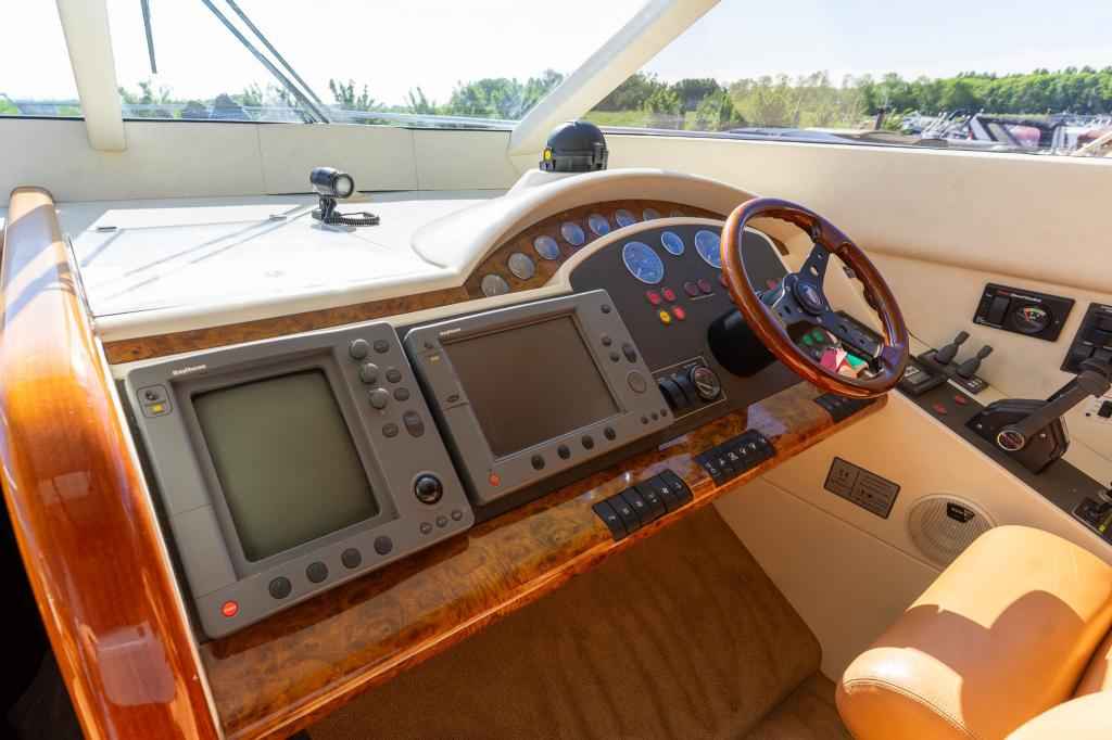 Motorboot Fairline 55 Squadron