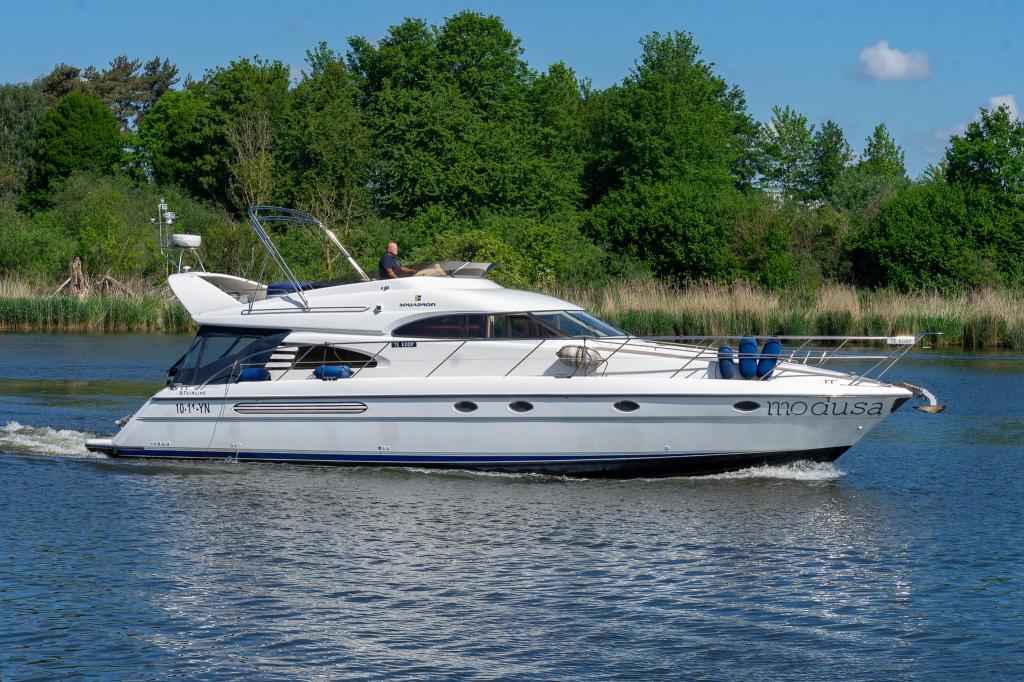 Motorboot Fairline 55 Squadron