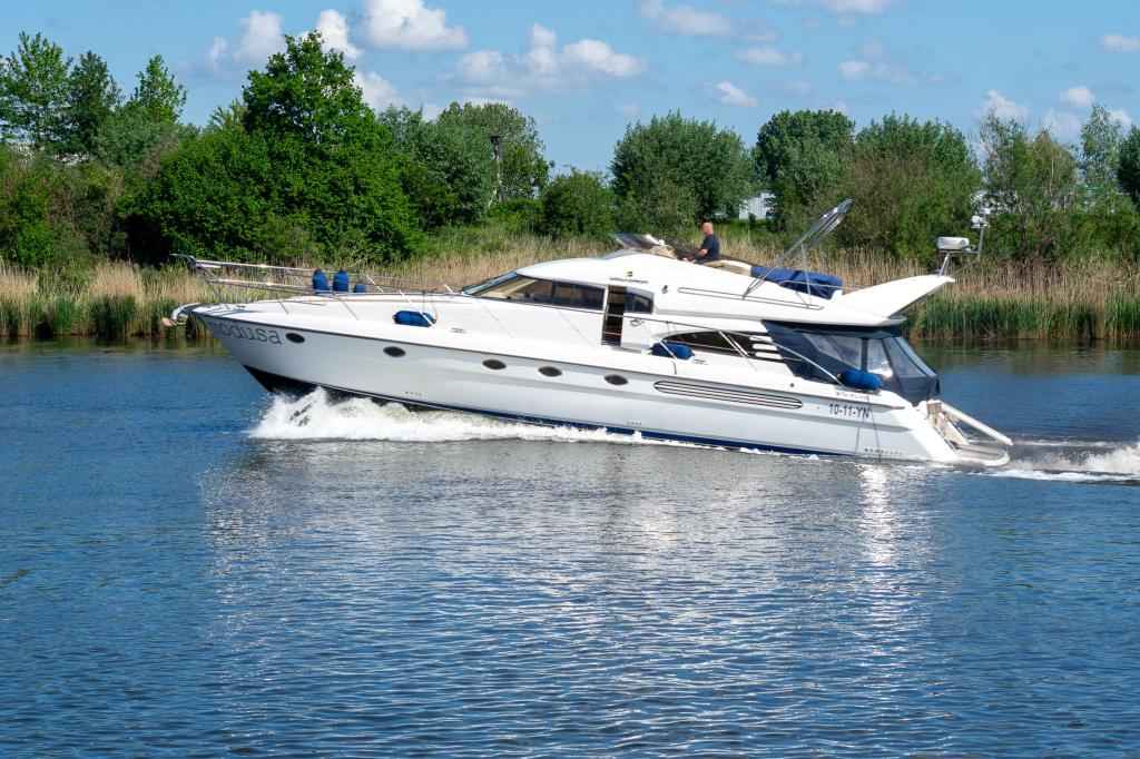 Motorboot Fairline 55 Squadron