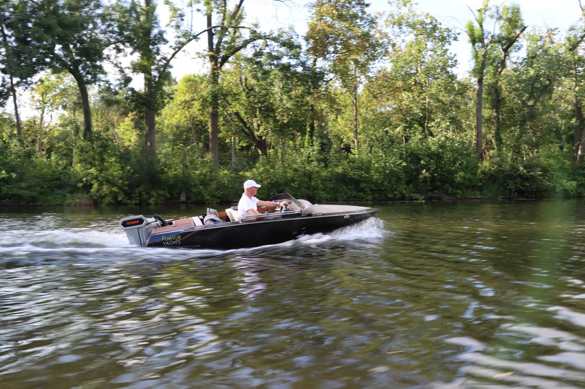 Motorboot VTS Flying Shark 4.2 Deluxe