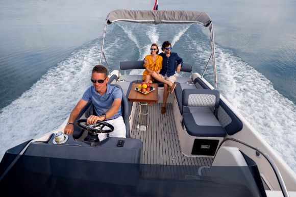 Motorboot Stickl E-Spirit 730