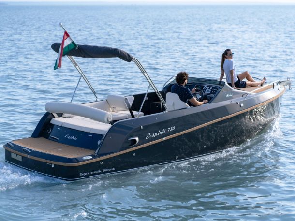 Motorboot Stickl E-Spirit 730