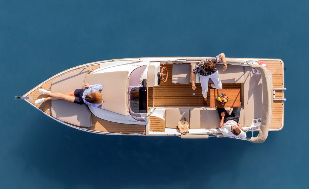 Motorboot Stickl E-Spirit 730
