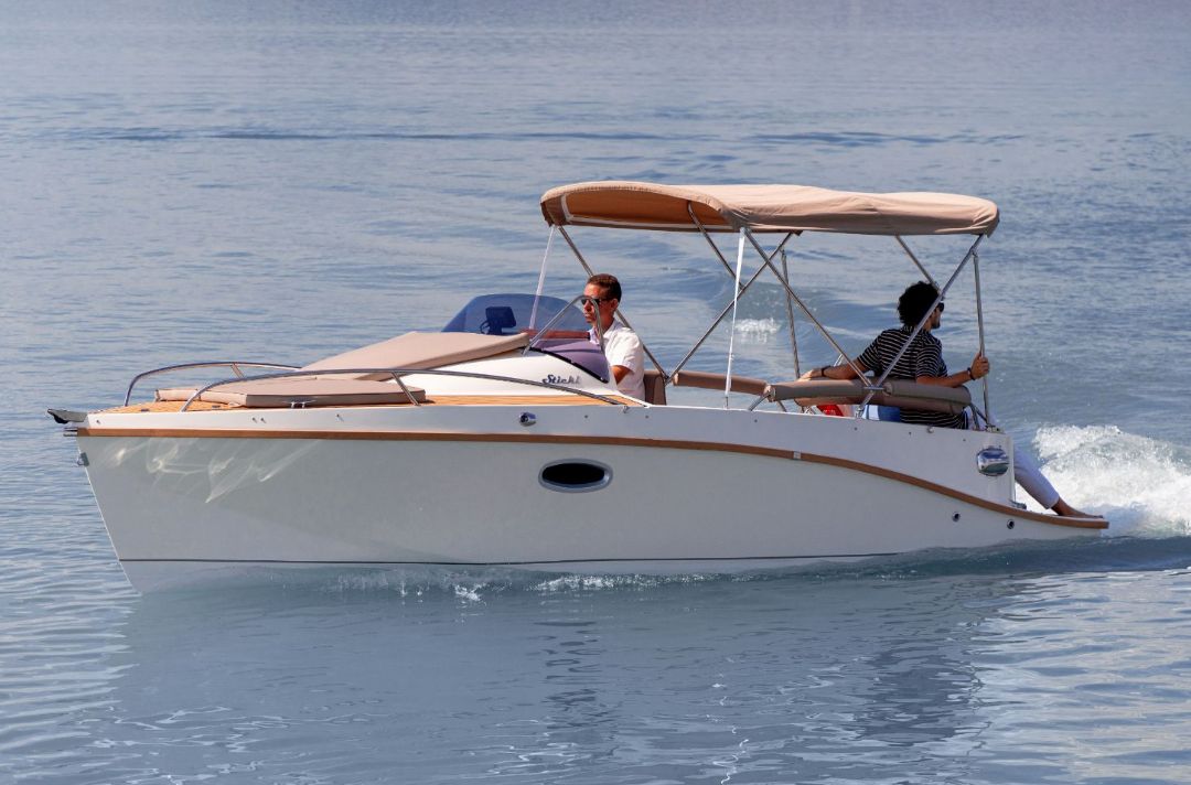 Motorboot Stickl E-Spirit 730