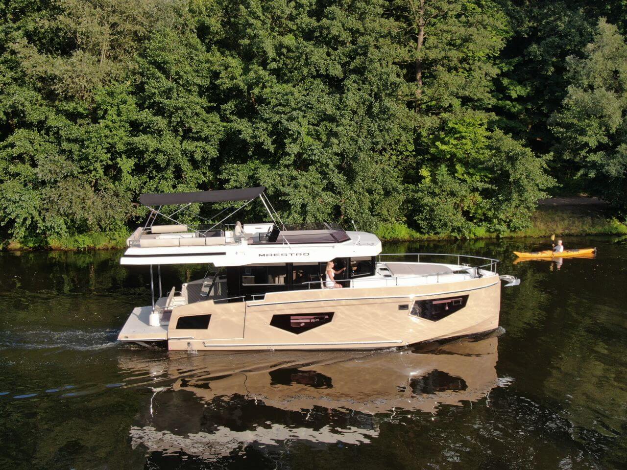 Motorboot Cobra Yachts Maestro 42