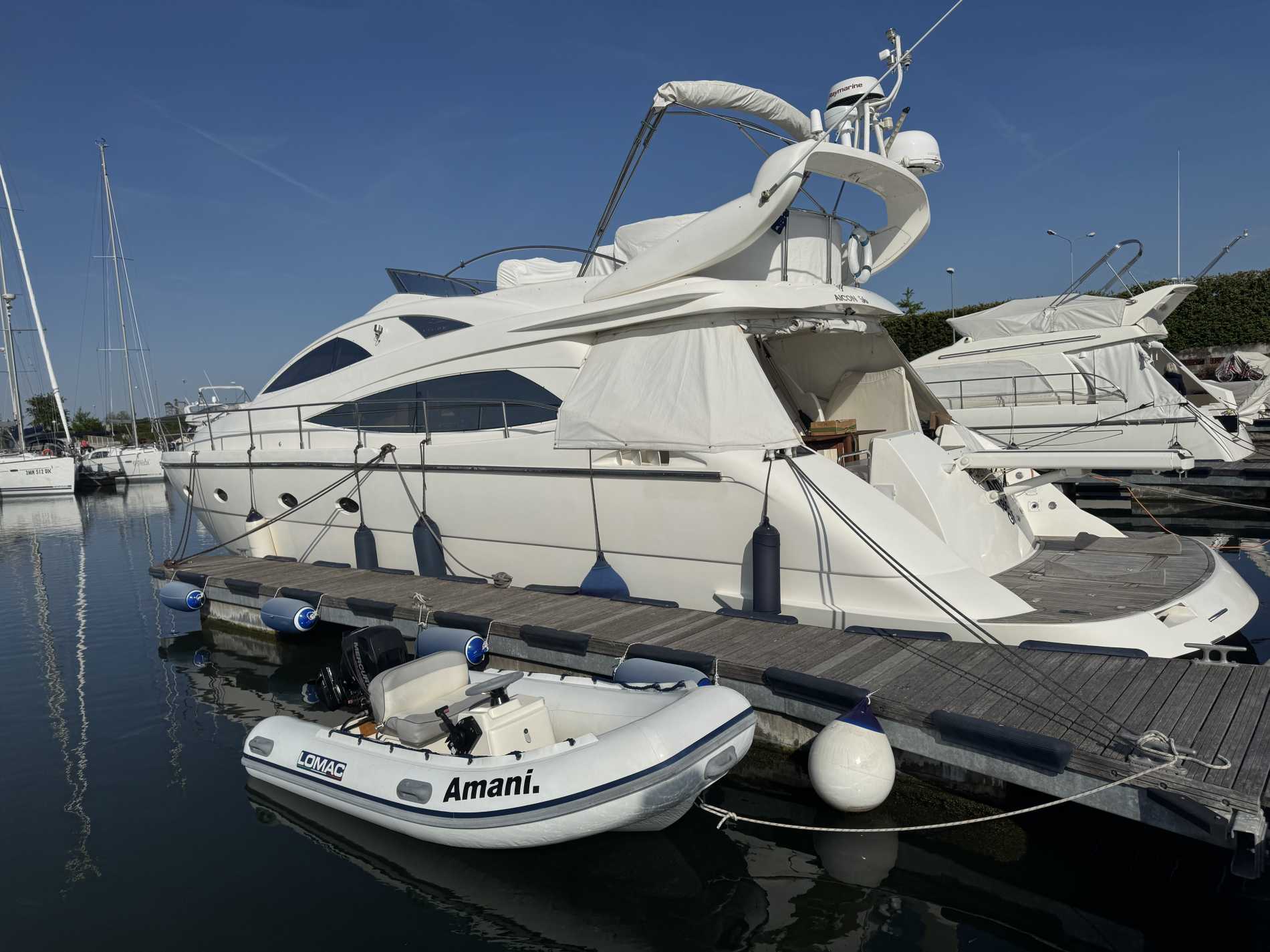 Motorboot Aicon 56 Fly