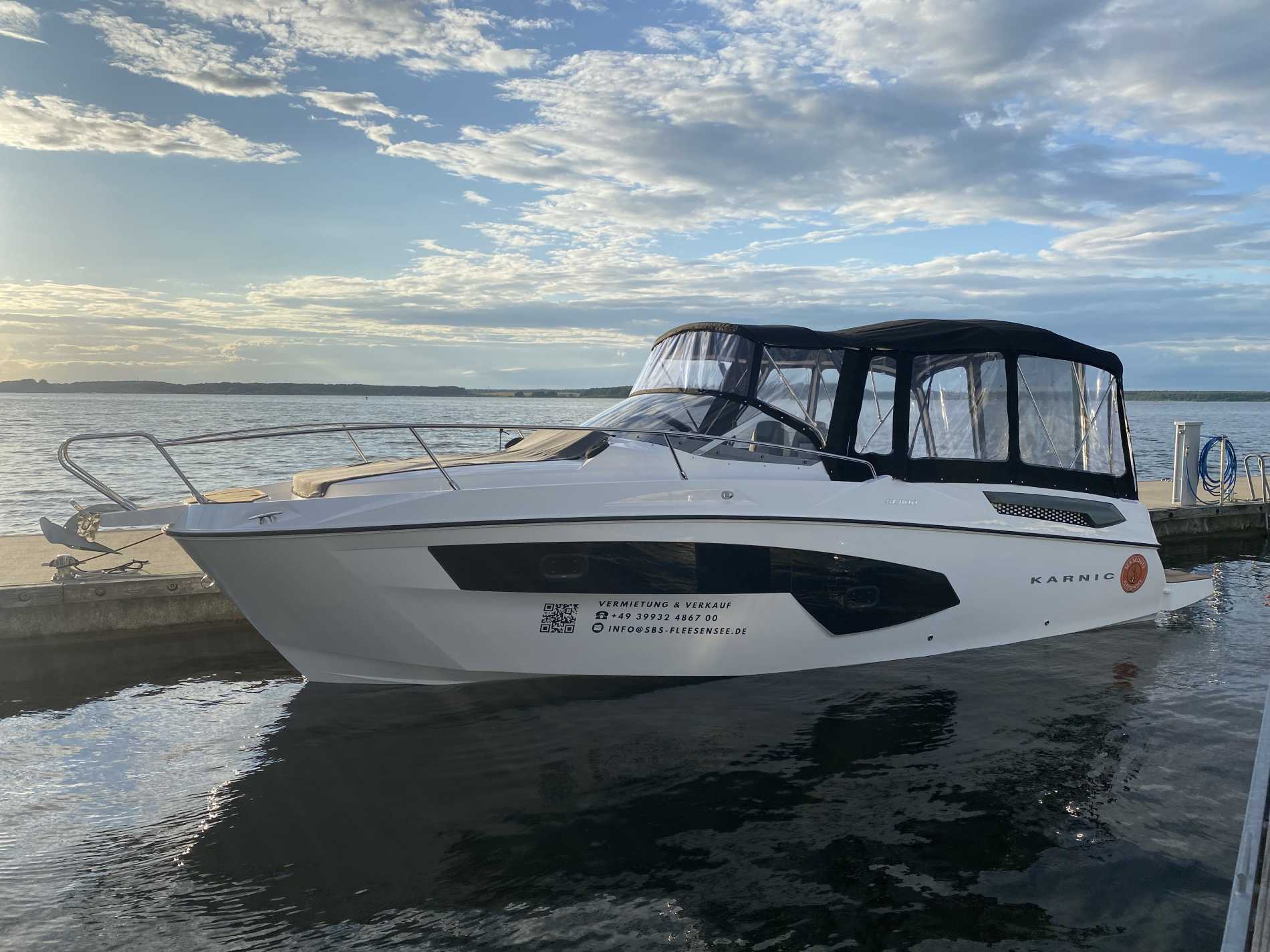 Motorboot KARNIC SL800