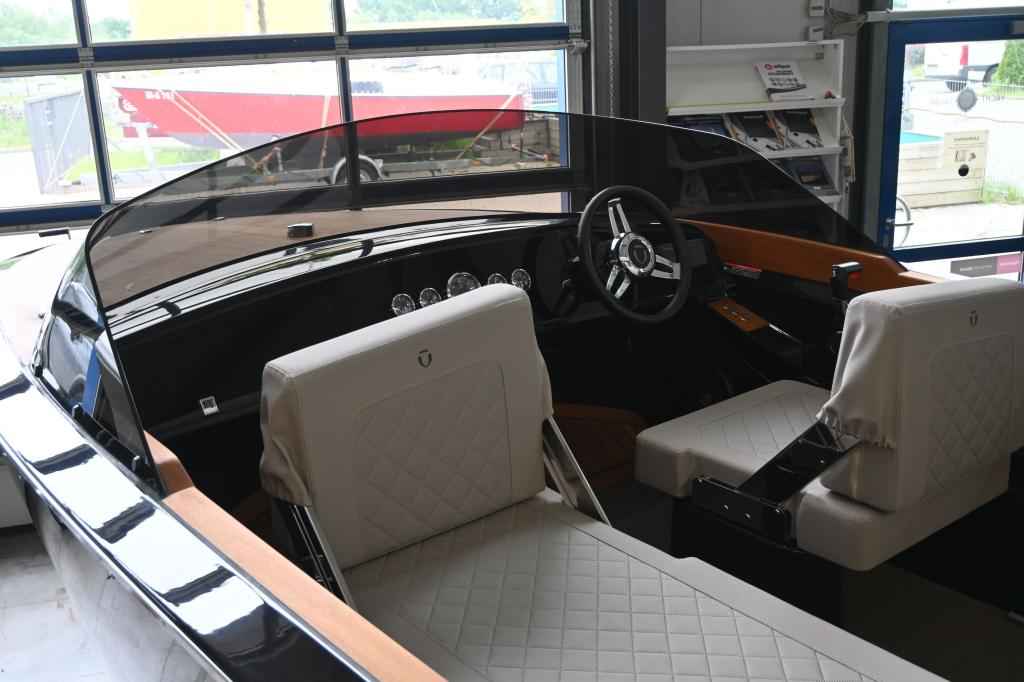Motorboot Flying Shark 5.7 Classic