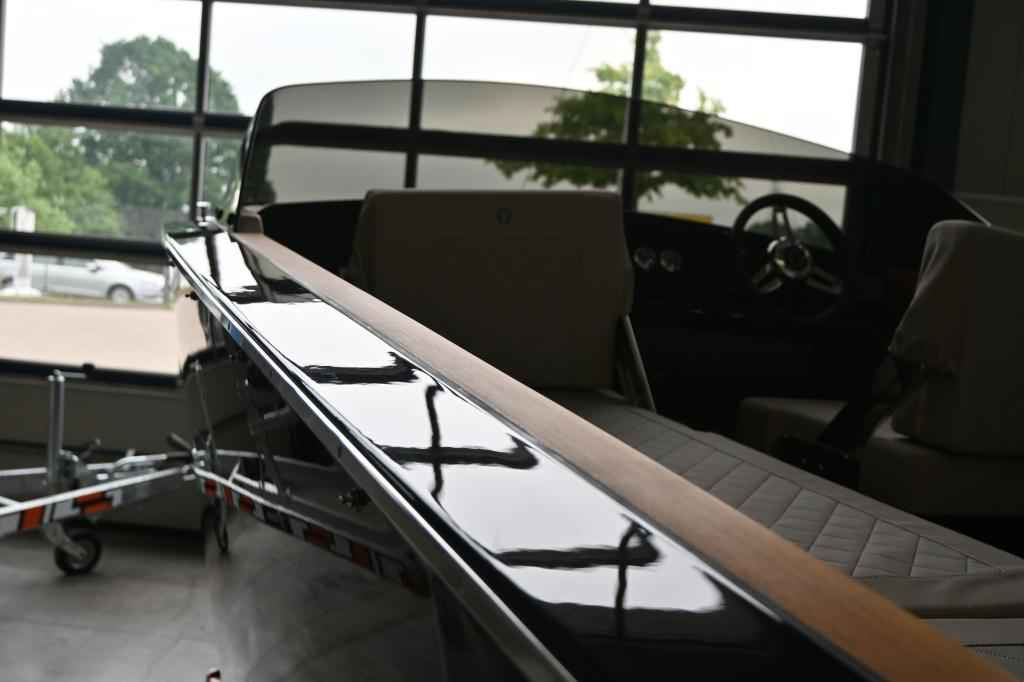 Motorboot Flying Shark 5.7 Classic