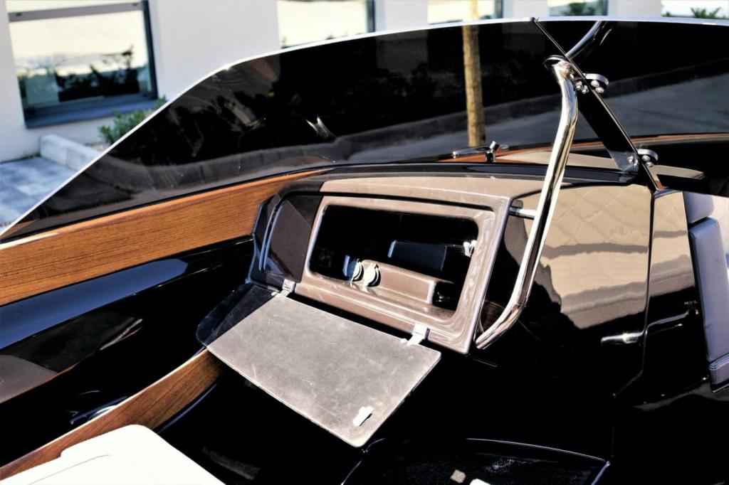 Motorboot VTS Boats Flying Shark 5.7 Bowrider