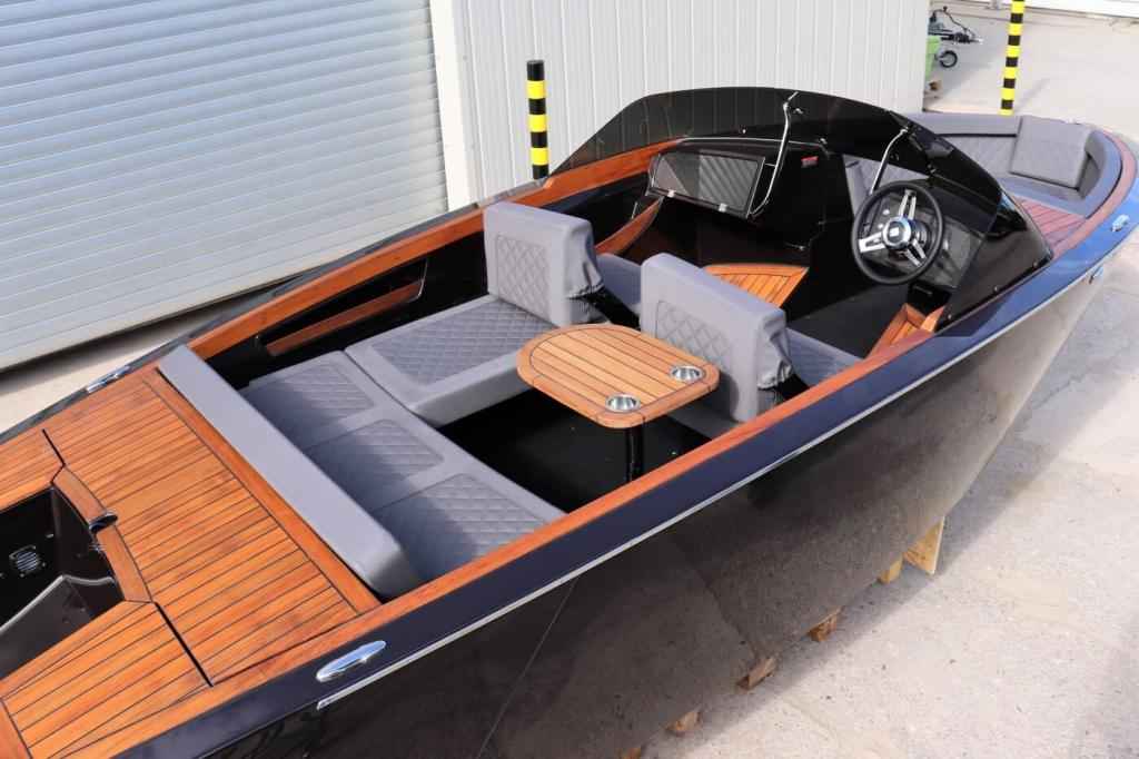 Motorboot VTS Boats Flying Shark 5.7 Bowrider