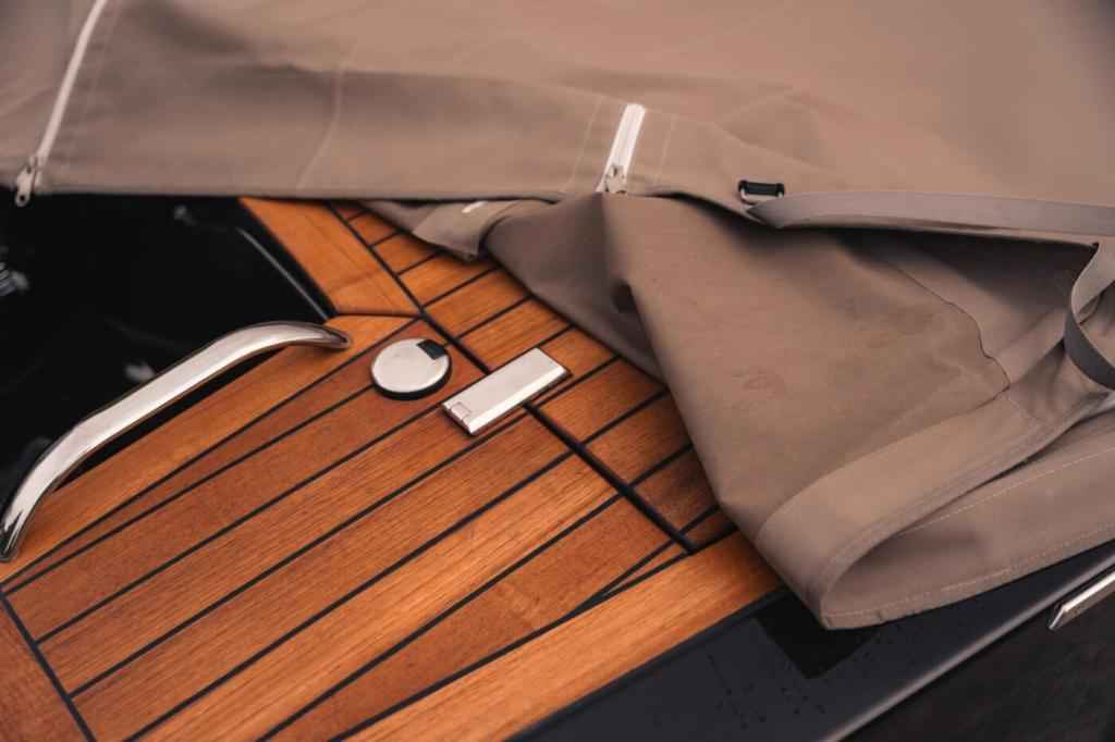 Motorboot VTS Boats Flying Shark 5.7 Bowrider
