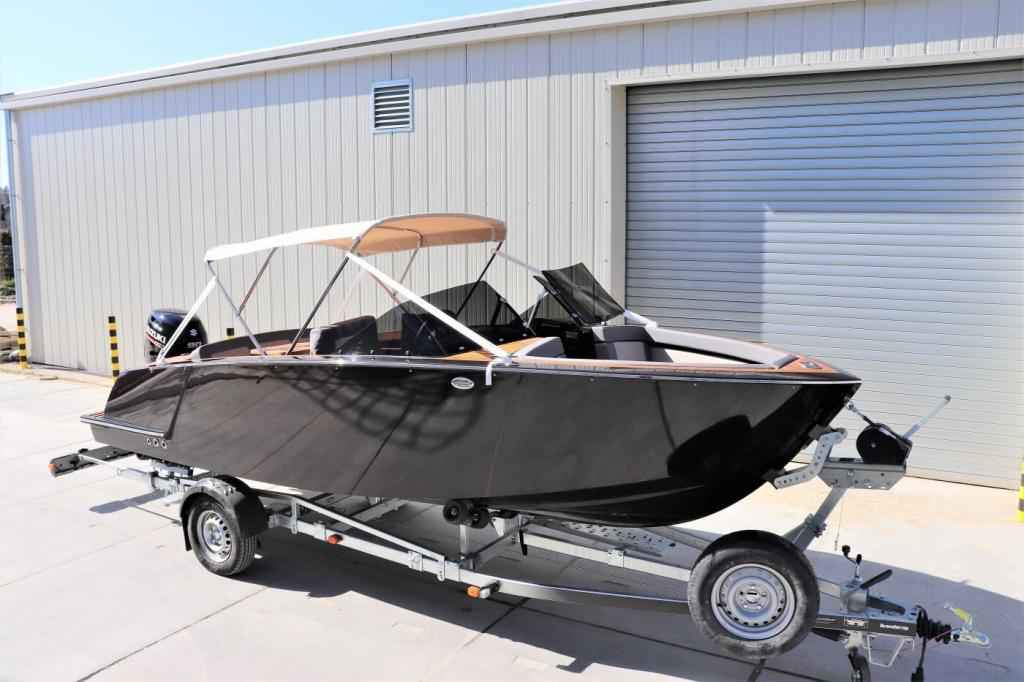 Motorboot VTS Boats Flying Shark 5.7 Bowrider