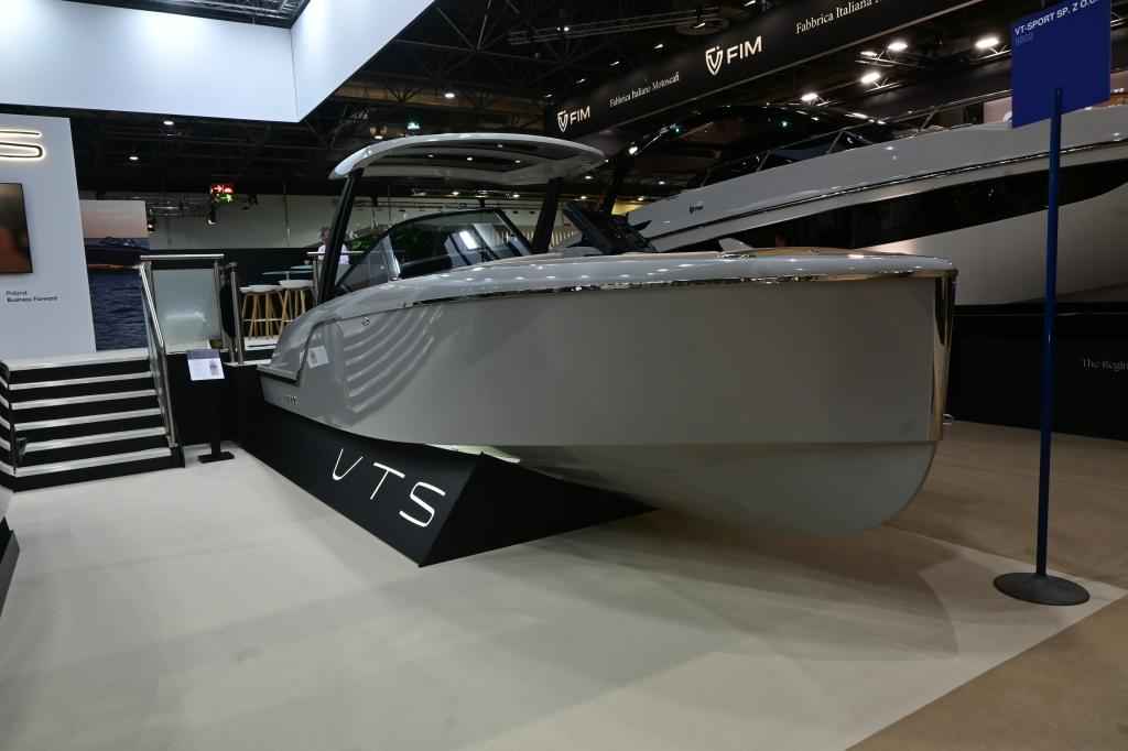 Motorboot VTS Boats Flying Shark 7.7 Bowrider