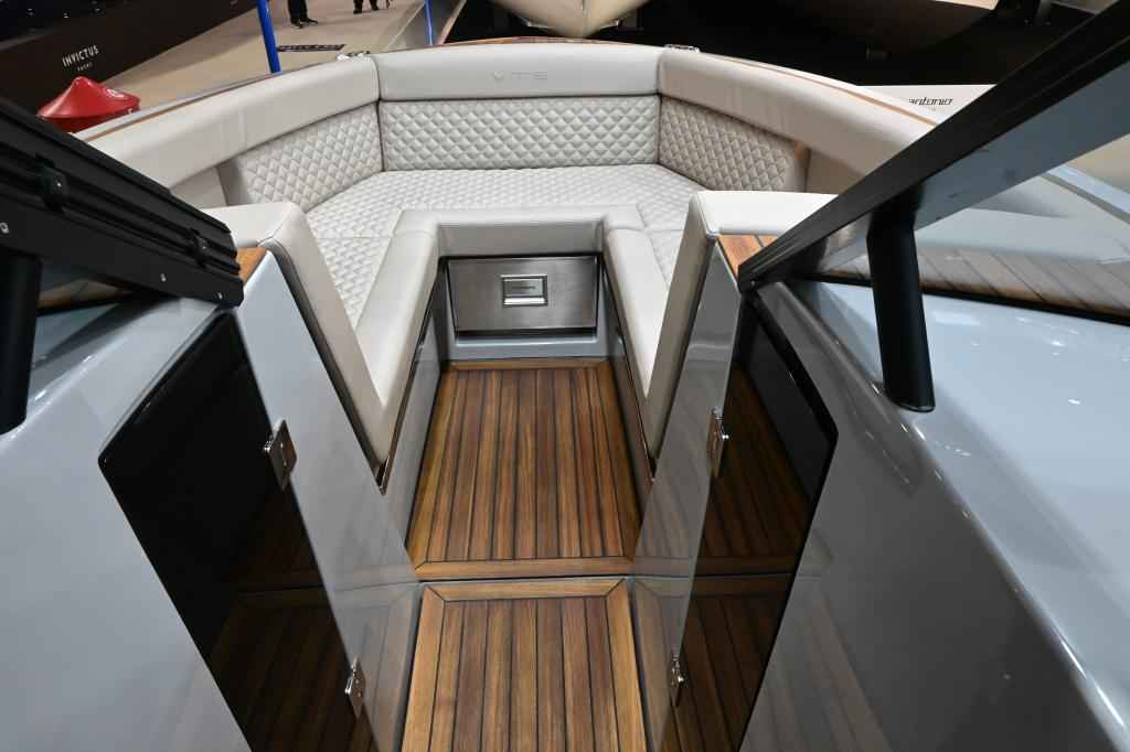 Motorboot VTS Boats Flying Shark 7.7 Bowrider