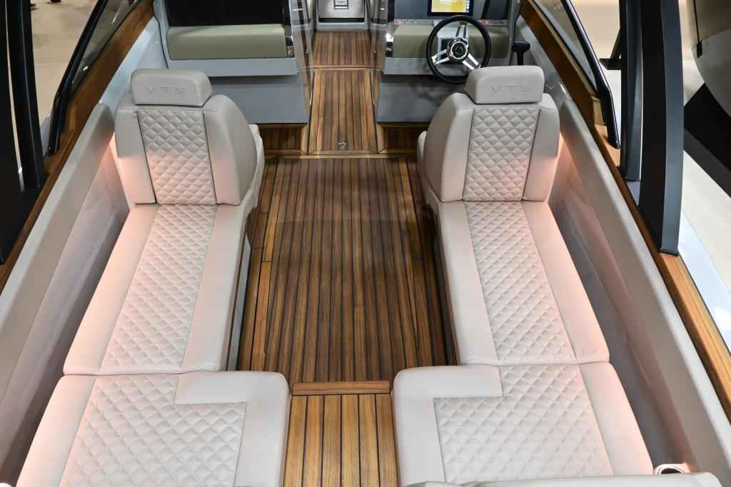 Motorboot VTS Boats Flying Shark 7.7 Bowrider