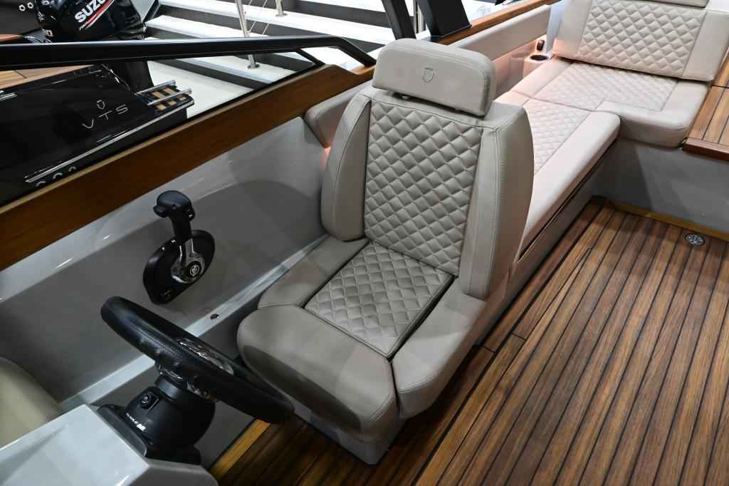 Motorboot VTS Boats Flying Shark 7.7 Bowrider
