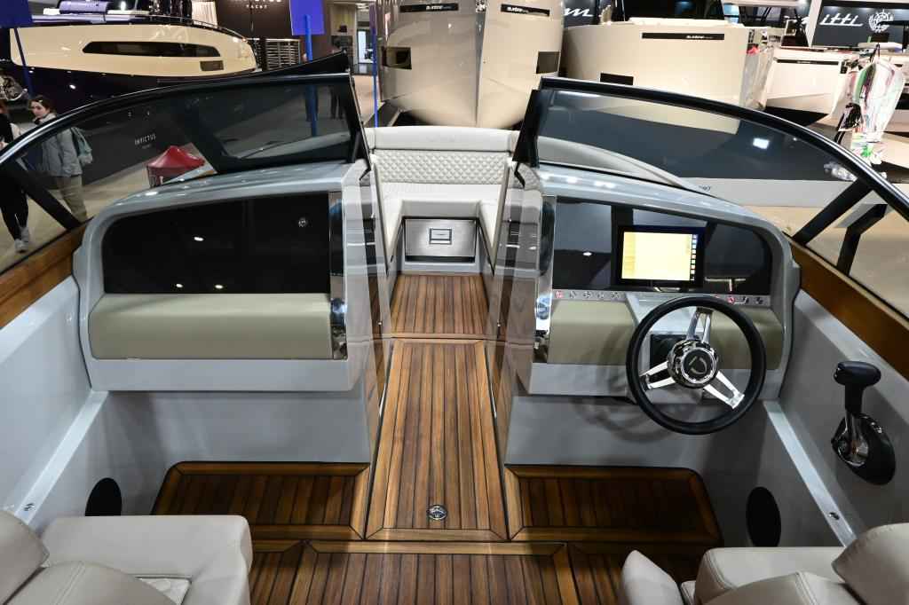 Motorboot VTS Boats Flying Shark 7.7 Bowrider