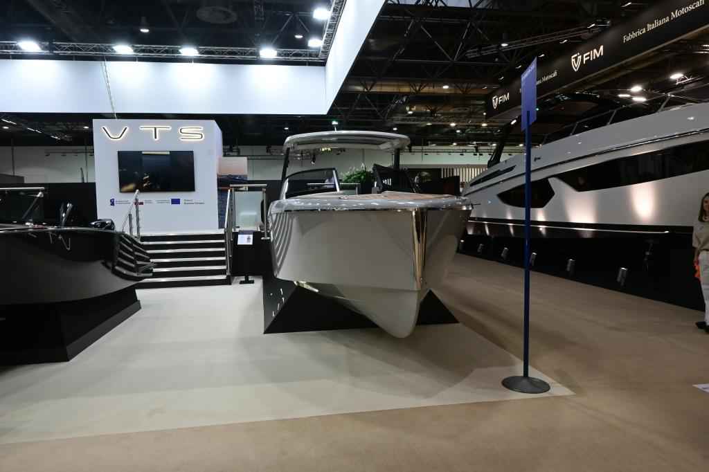 Motorboot VTS Boats Flying Shark 7.7 Bowrider