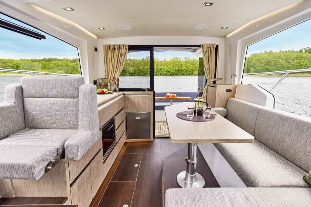 Motorboot Sealine C335