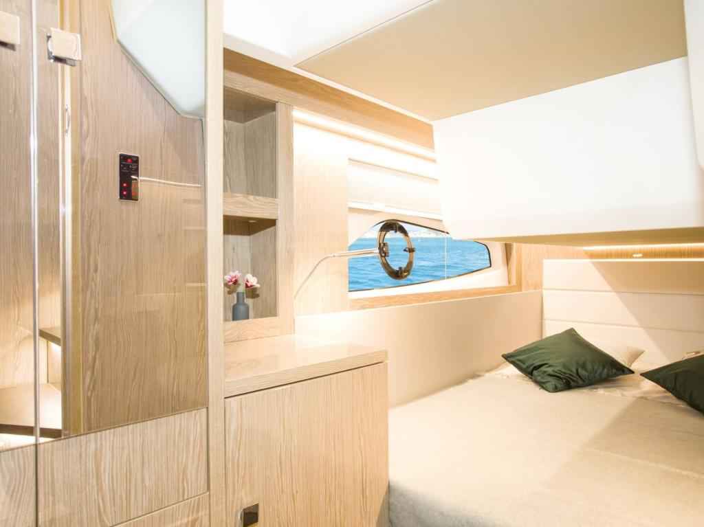 Motorboot Sealine C390