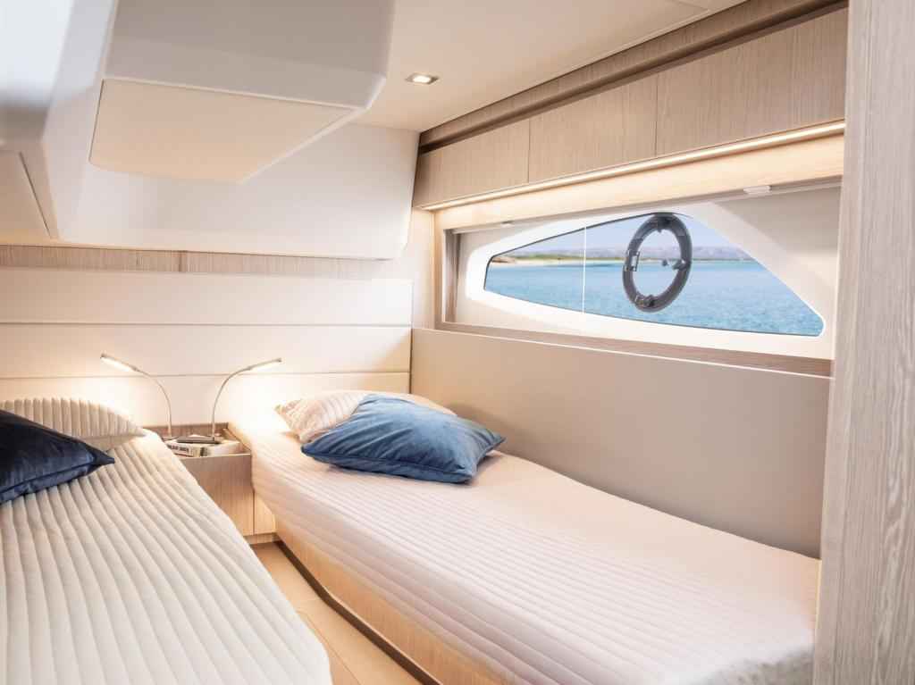 Motorboot Sealine C390