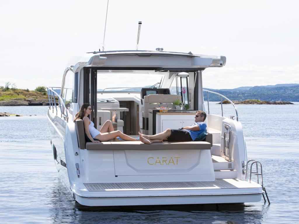 Motorboot Sealine C390