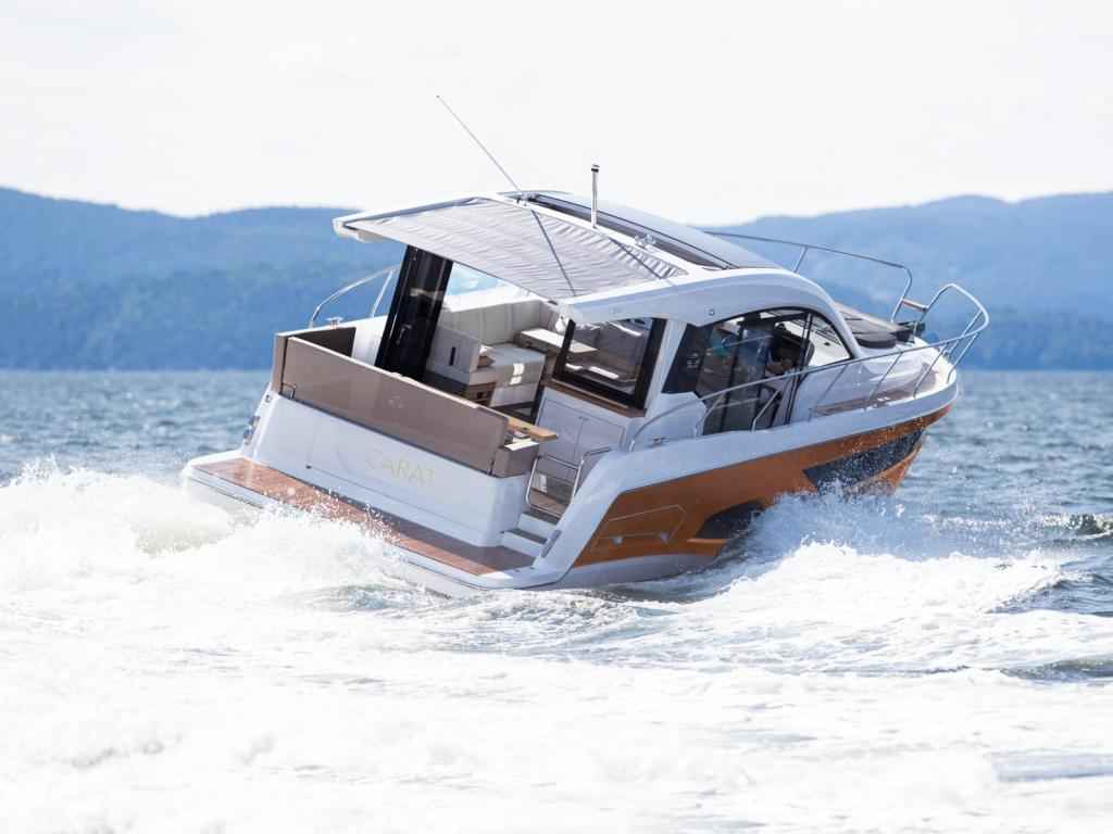 Motorboot Sealine C390