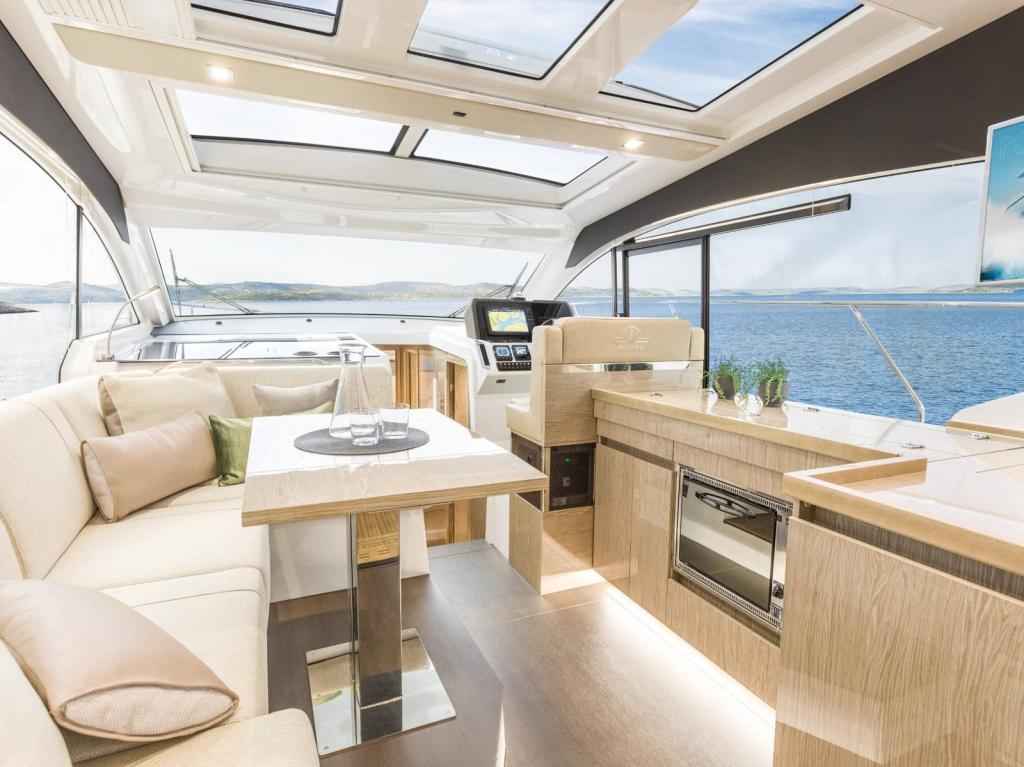 Motorboot Sealine C390