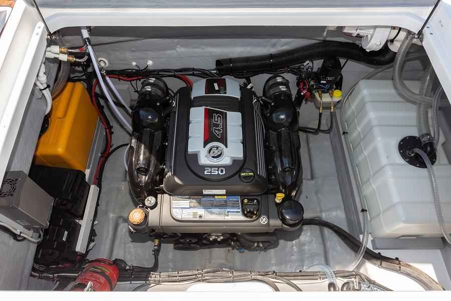 Motorboot Saver 830 IB Cabin