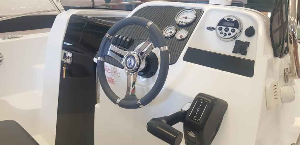 Motorboot Saver 660 WA mit Suzuki DF100CTX