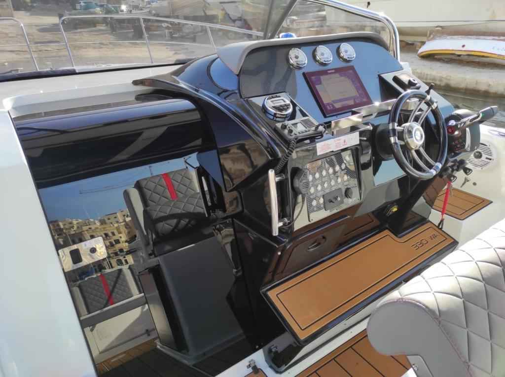 Motorboot Saver 330 Walkaround NEU