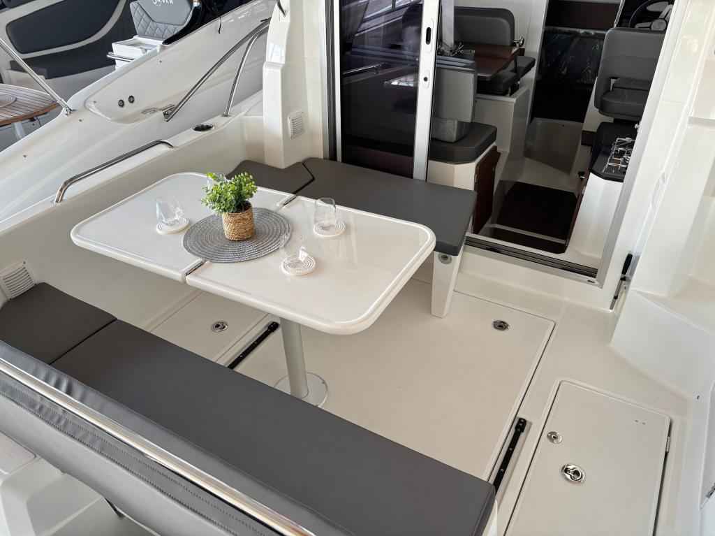 Motorboot Beneteau Antares 7 OB V2 mit DF200APX