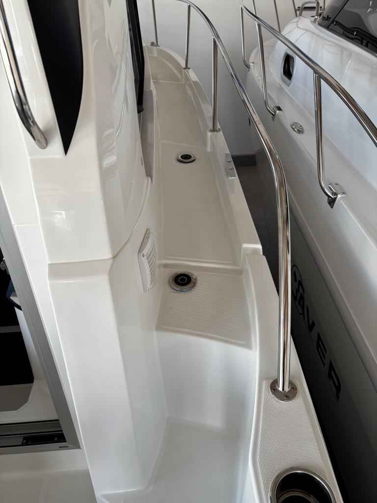 Motorboot Beneteau Antares 7 OB V2 mit DF200APX