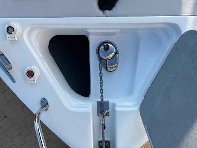Motorboot Saver 750 Walkaround