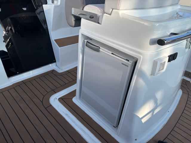 Motorboot Saver 750 Walkaround
