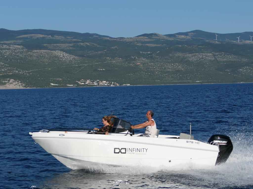 Motorboot Infinity 575 MC mit Suzuki DF 100 BTL