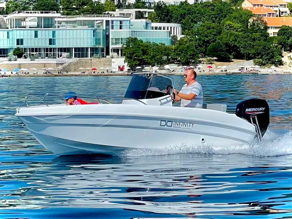 Motorboot Infinity 455 MC mit Suzuki DF40 ATL