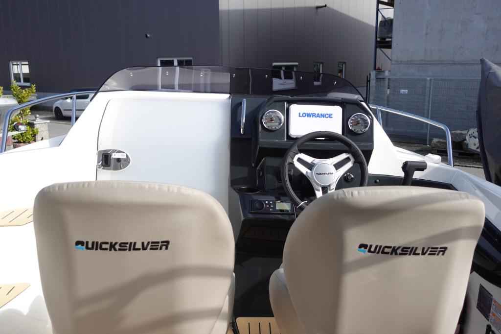Motorboot Quicksilver Activ 555 Cabin & Trailer (auf Lager)