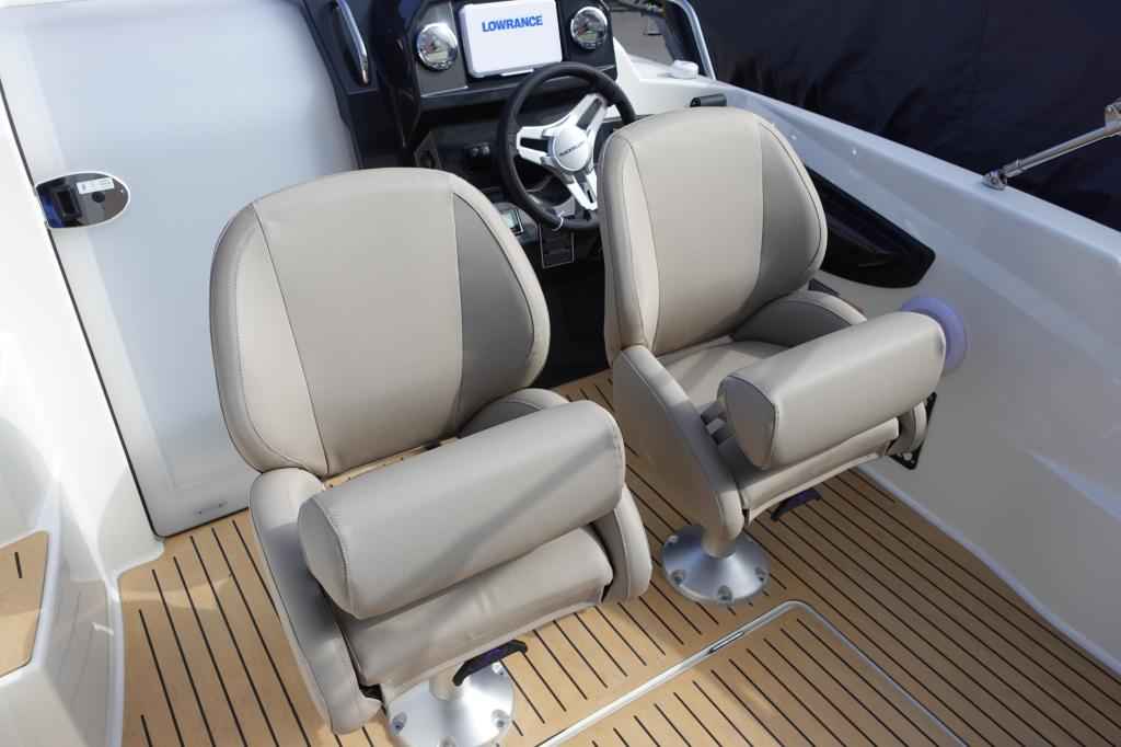 Motorboot Quicksilver Activ 555 Cabin & Trailer (auf Lager)