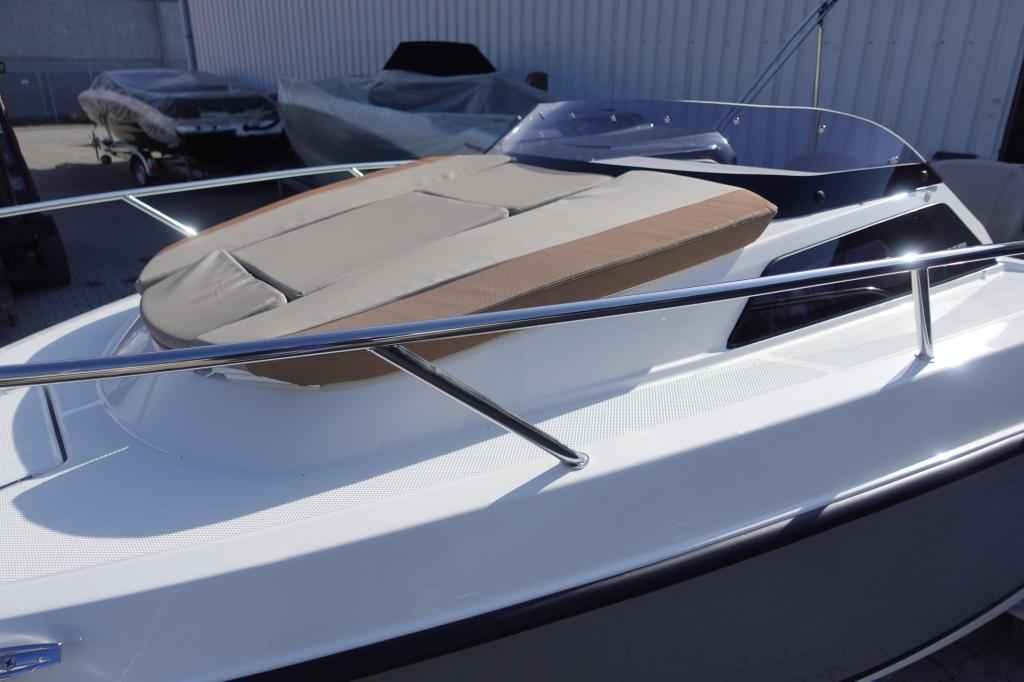 Motorboot Quicksilver Activ 555 Cabin & Trailer (auf Lager)