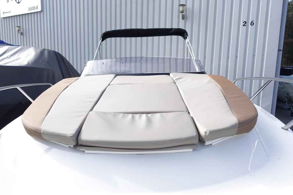 Motorboot Quicksilver Activ 555 Cabin & Trailer (auf Lager)