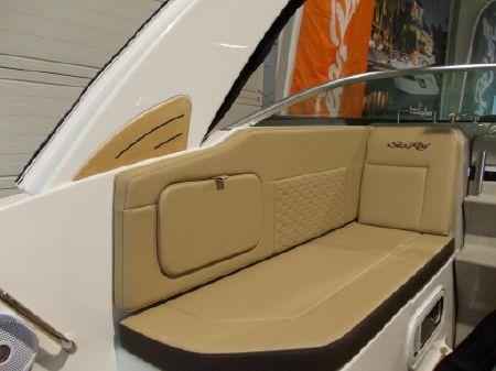 Motorboot Sea Ray Sundancer (DAE) 265 & Trailer (im Vorlauf)