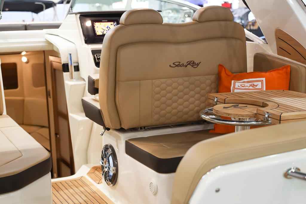 Motorboot Sea Ray Sundancer (DAE) 265 & Trailer (im Vorlauf)